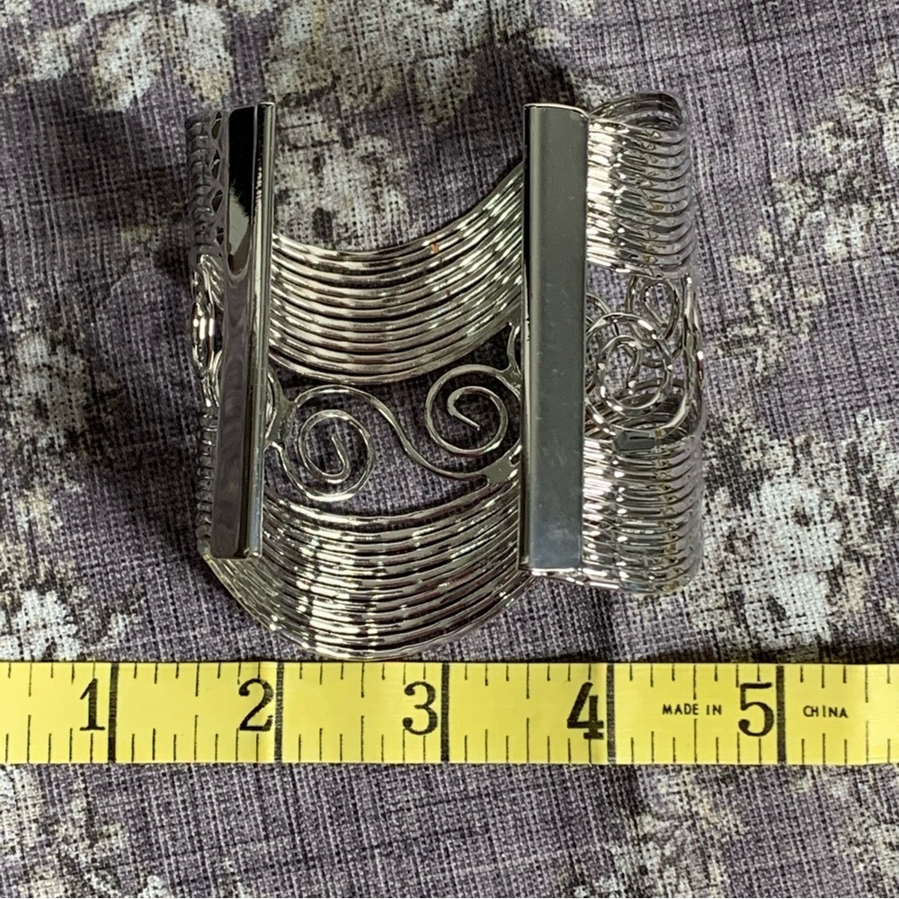 Brand New Metal Waved Cuff Bracelet - Picture 5 of 10